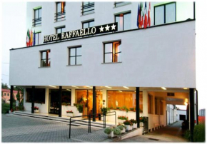 Гостиница Hotel Raffaello  Спинеа